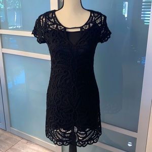 Crochet bk mini dress, designer BCBGMAXAZRIA, XSmall, perfect condi